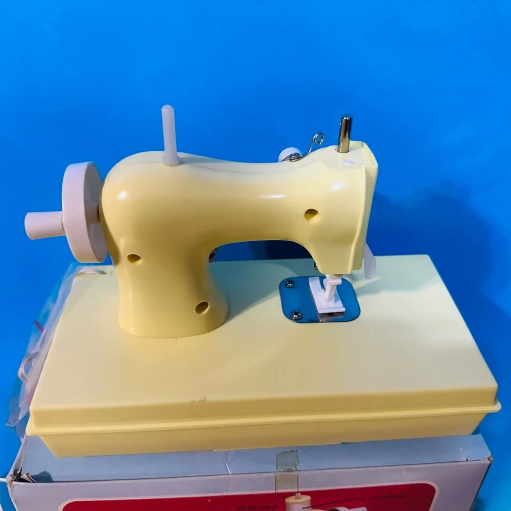 MY LITTLE PONY G1 VTG 1984 FIREFLY SEWING MACHINE & FOOT PETAL LIGHTS UP & RUNS - Picture 9 of 13